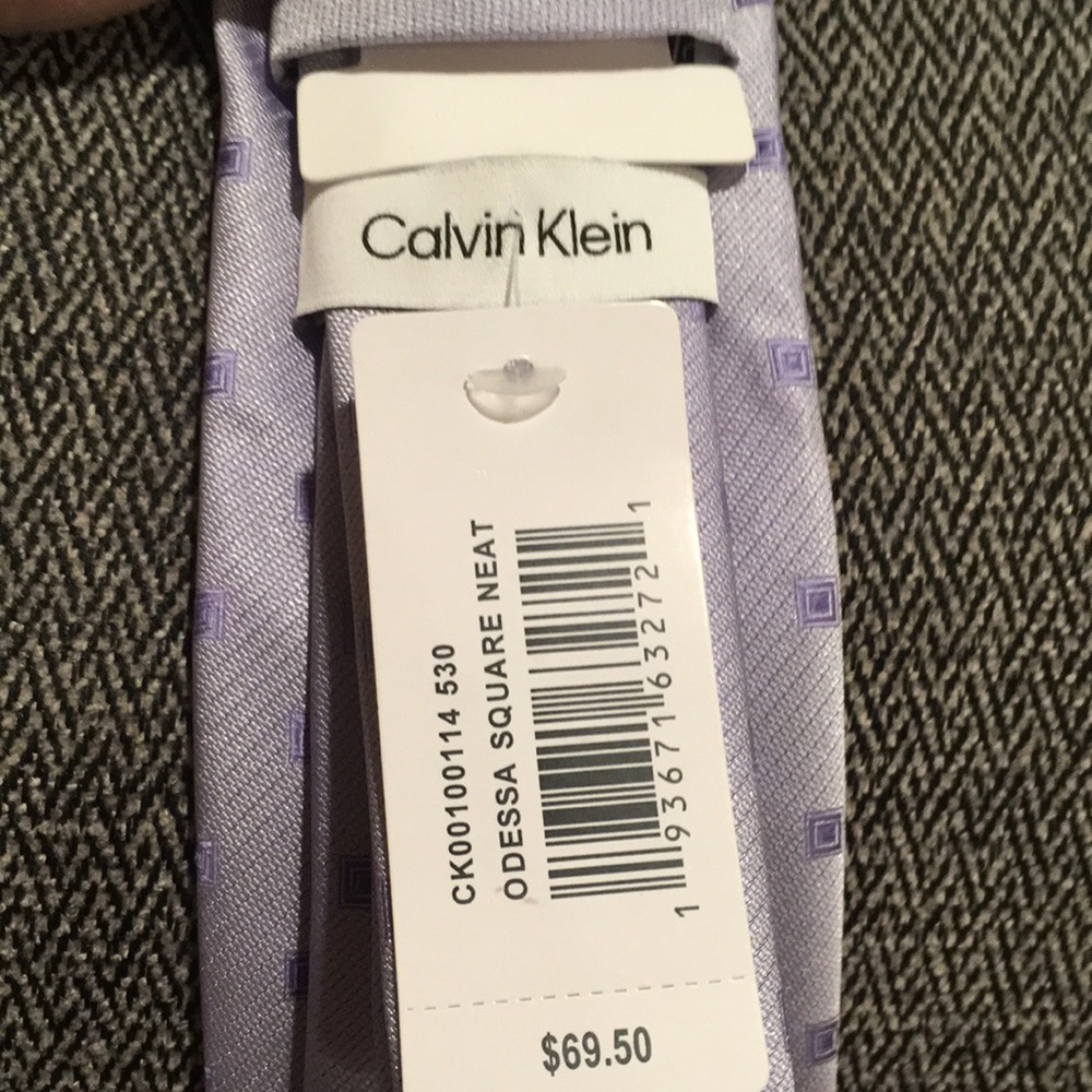 Calvin Klein - Picture 2 of 4